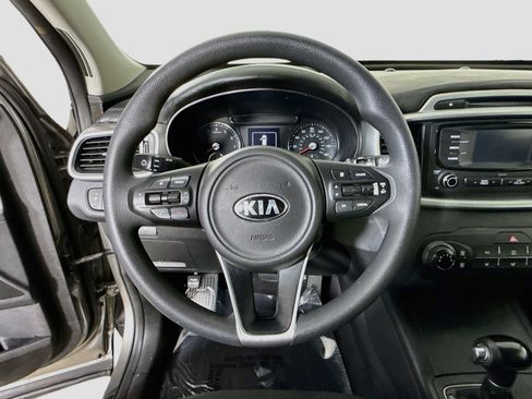 Used 2017 Kia Sorento FWD image 13