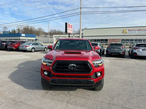 Used 2022 Toyota Tacoma SR AWD/4WD image 6