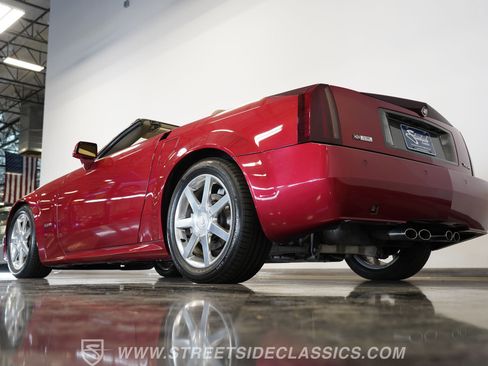 Used 2005 Cadillac XLR image 12