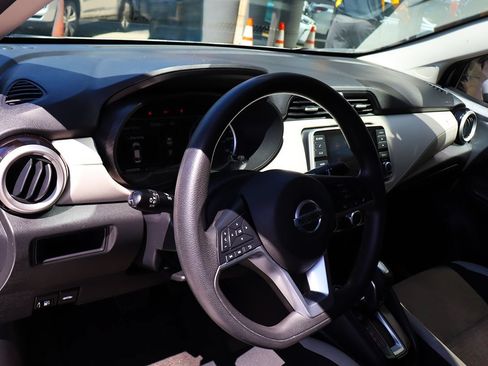 Used 2021 Nissan Versa SV FWD image 37
