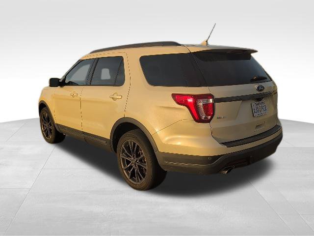 Used 2018 Ford Explorer XLT w/ Equipment Group 202A AWD/4WD image 5