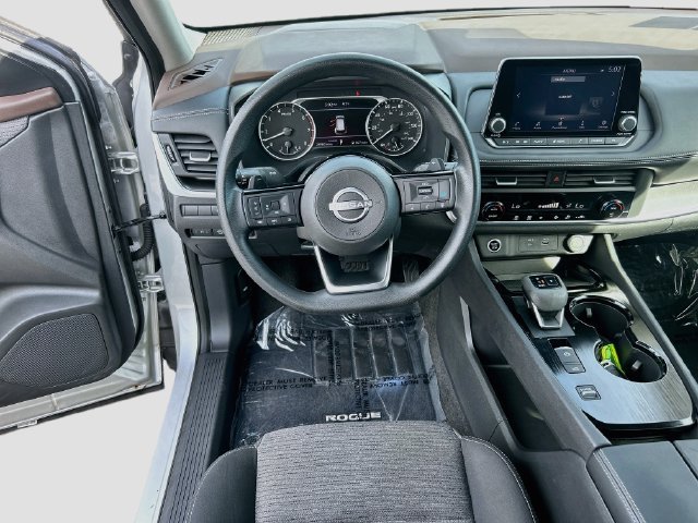 Used 2023 Nissan Rogue SV FWD image 17