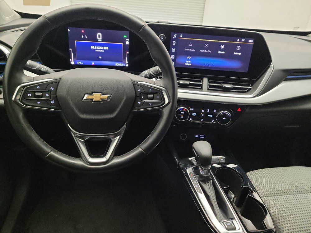 Used 2025 Chevrolet Trax LT w/ LT Convenience Package FWD image 22