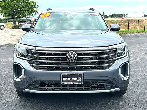 Used 2025 Volkswagen Atlas SE FWD image 11