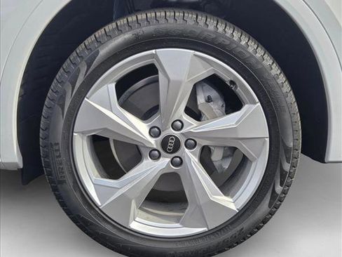 Certified 2025 Audi Q5 2.0T Premium Plus image 24