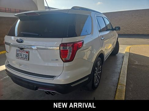 Used 2018 Ford Explorer Platinum image 3
