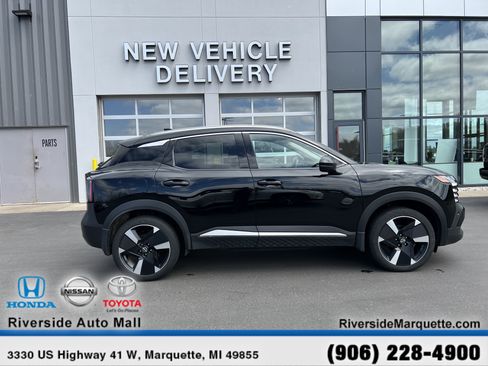 Used 2025 Nissan Kicks SR AWD/4WD image 10
