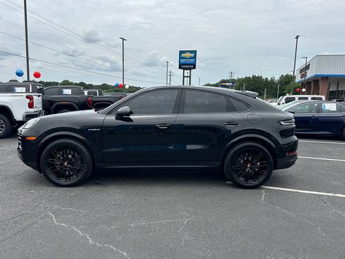 Used 2025 Porsche Cayenne E-Hybrid Coupe AWD/4WD image 9