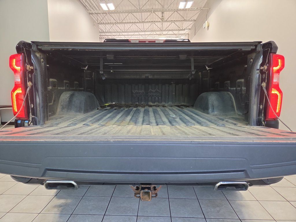 Used 2019 Chevrolet Silverado 1500 High Country w/ Technology Package AWD/4WD image 14