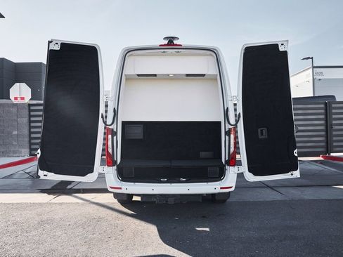 Used 2019 Mercedes-Benz Sprinter 144 image 19