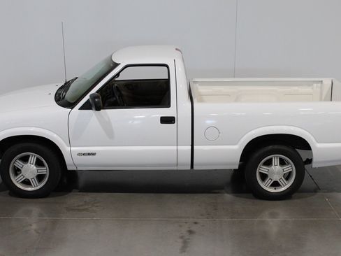 Used 1998 Chevrolet S10 Pickup 2WD Regular Cab image 21