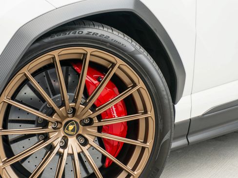 Used 2023 Lamborghini Urus Performante AWD/4WD image 25