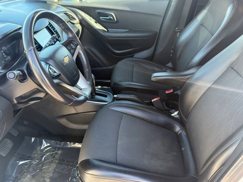 Used 2019 Chevrolet Trax LT w/ LT Convenience Package image 11