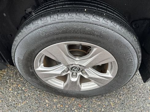 Used 2023 Toyota RAV4 XLE w/ Convenience Package image 12