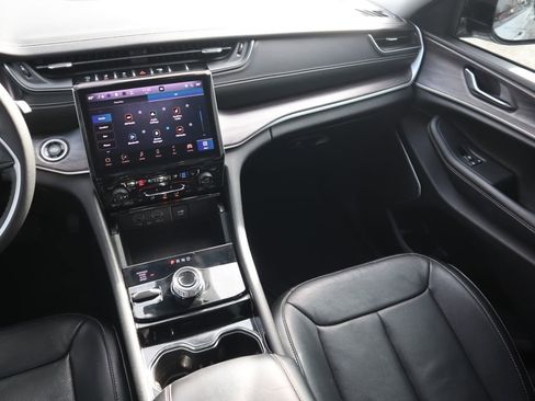 Used 2023 Jeep Grand Cherokee L Limited w/ Luxury Tech Group II image 13