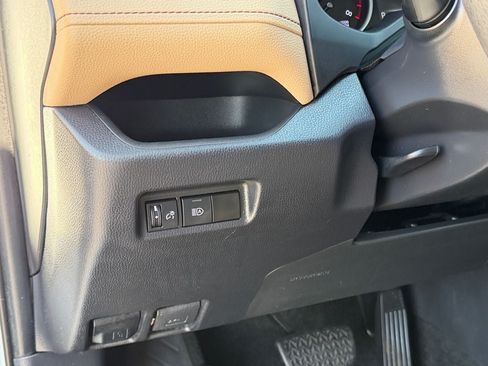 Used 2019 Toyota RAV4 LE FWD image 21