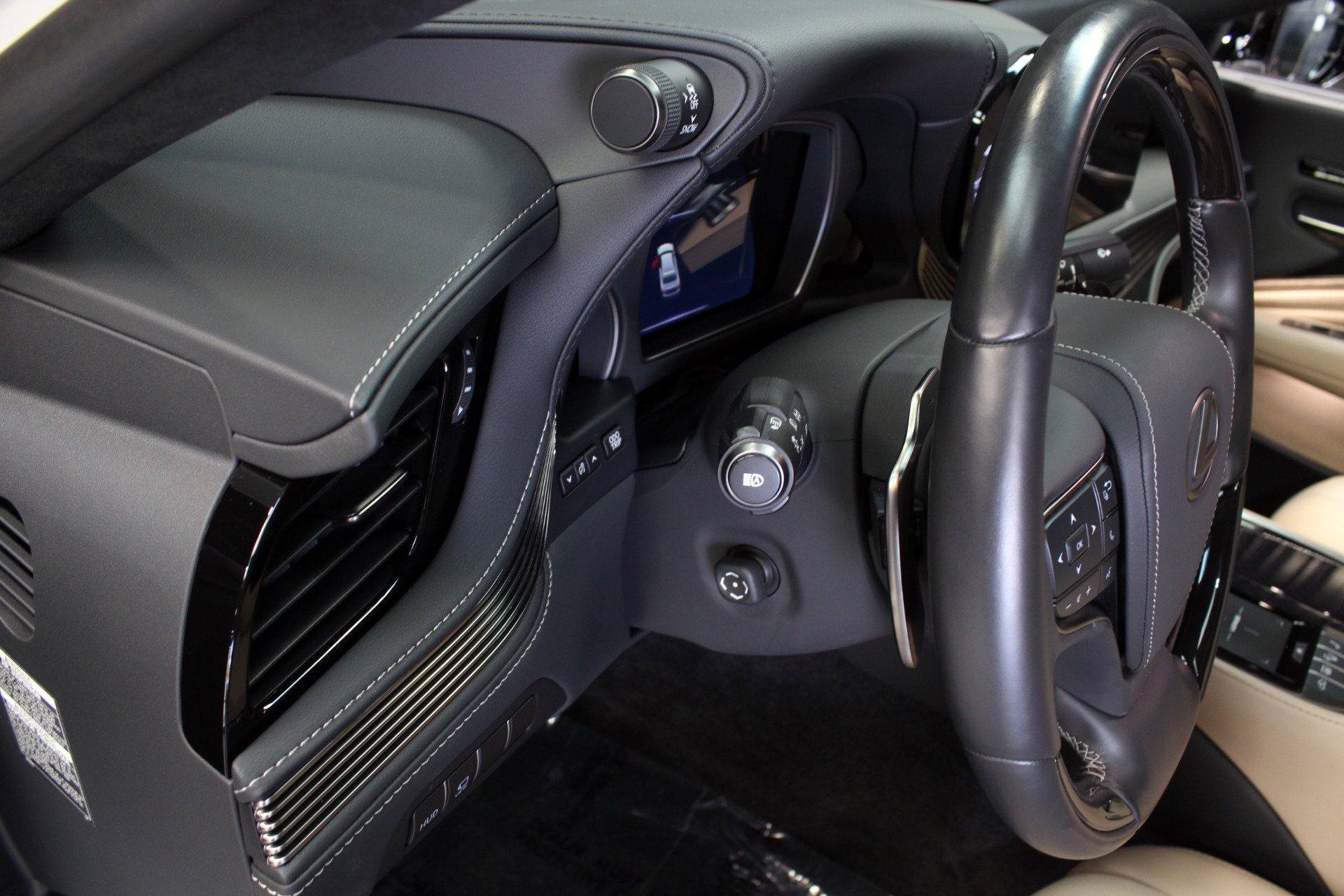 Used 2022 Lexus LS 500 w/ Interior Upgrade Package RWD image 36
