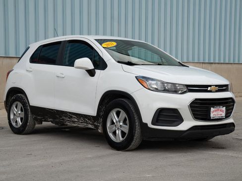 Used 2021 Chevrolet Trax LS w/ Tint and Cruise Package image 5