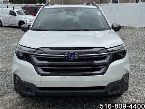 Used 2025 Subaru Forester Limited AWD/4WD image 2