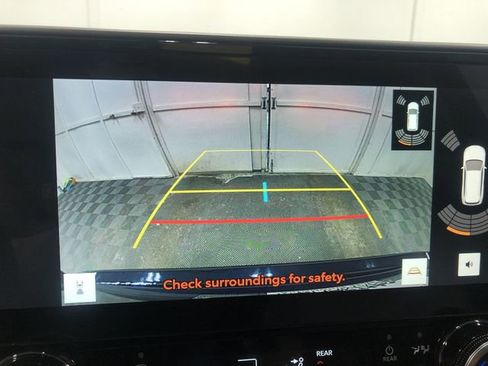 Used 2023 Toyota Highlander Limited image 21