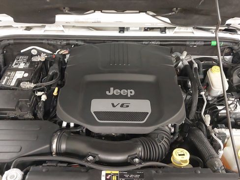 Used 2017 Jeep Wrangler Unlimited Sahara w/ Dual Top Group image 30