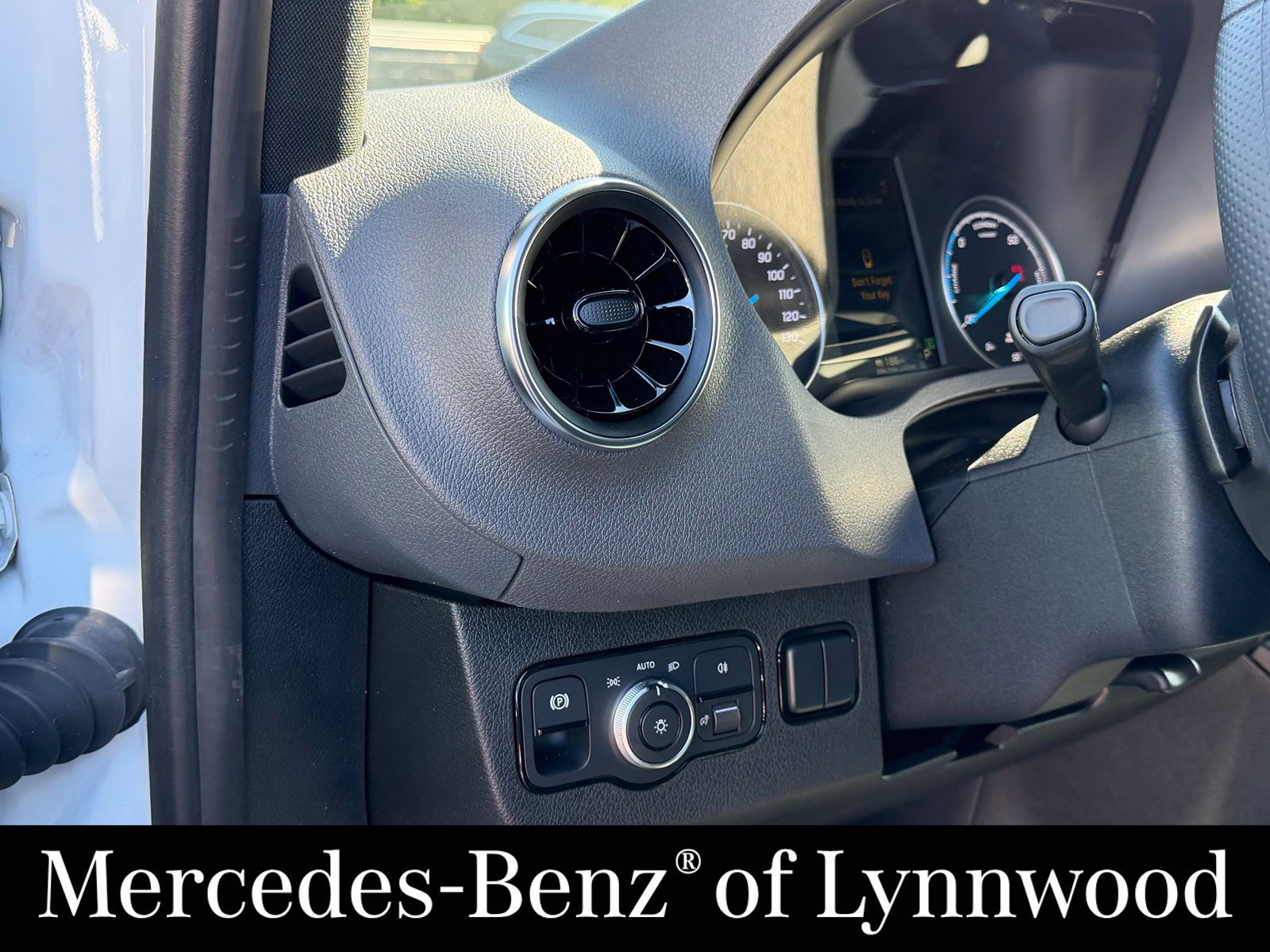 New 2025 Mercedes-Benz eSprinter 170 Cargo image 19