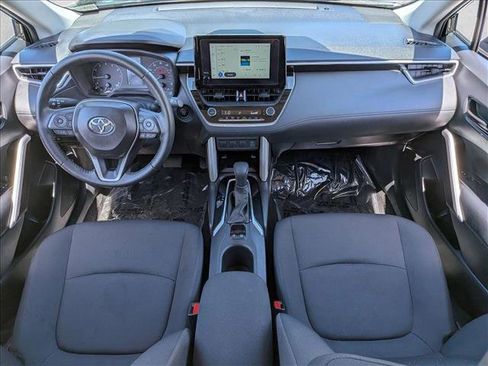 Used 2025 Toyota Corolla Cross LE FWD image 17