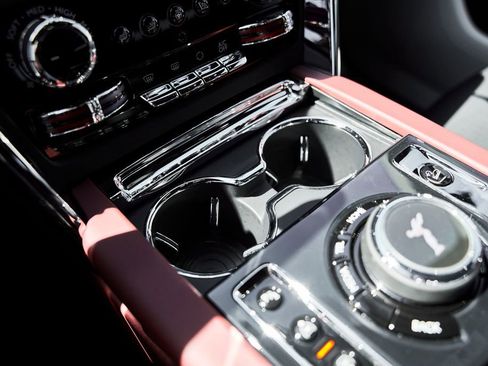 Used 2026 Rolls-Royce Cullinan image 64