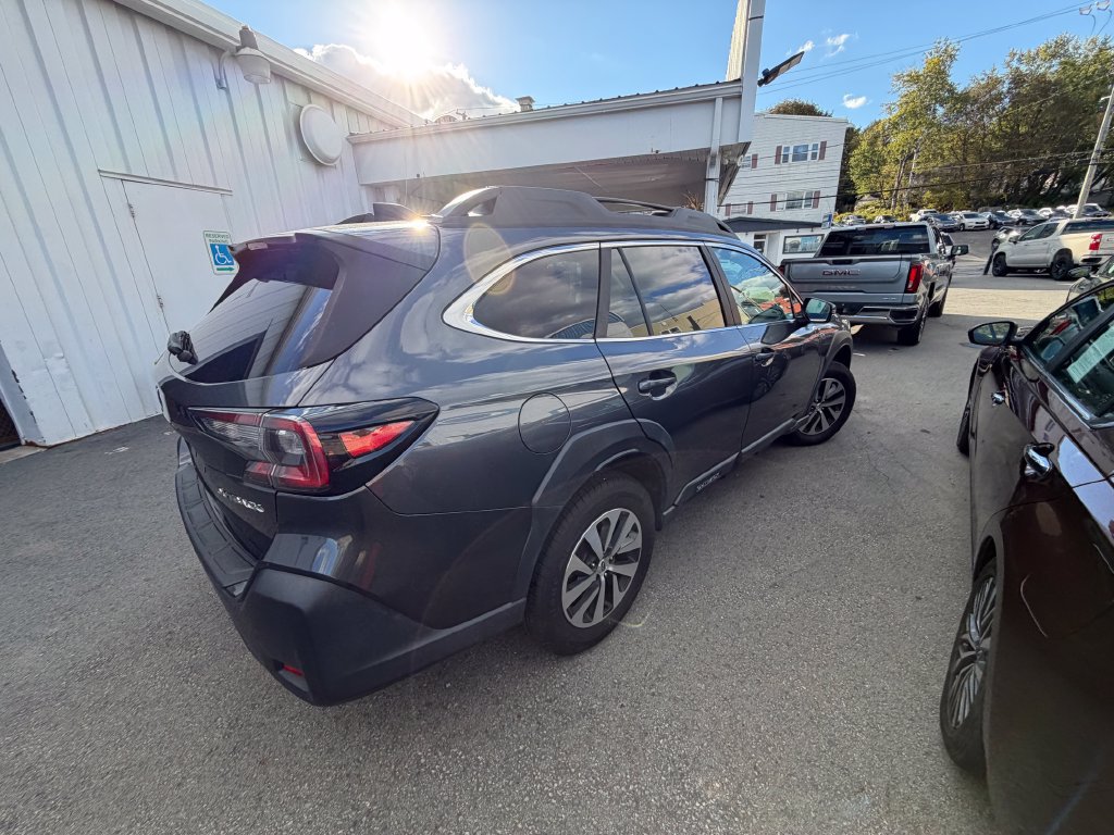 Used 2023 Subaru Outback Premium AWD/4WD image 6