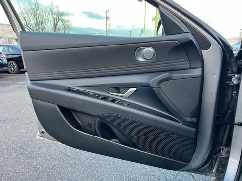 Used 2025 Hyundai Elantra SEL image 20