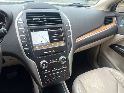 Used 2017 Lincoln MKC Select w/ Select Plus Package image 18