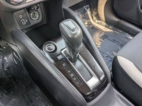 Used 2022 Nissan Versa SV FWD image 12