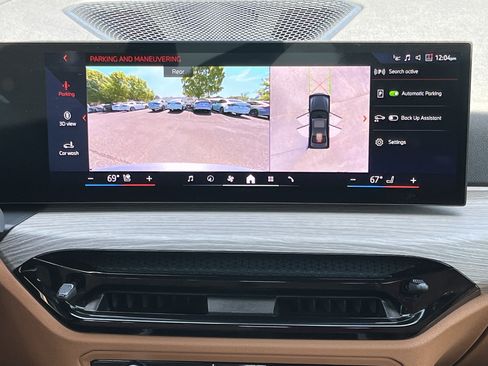 Used 2025 BMW 330i Sedan w/ Premium Package image 4