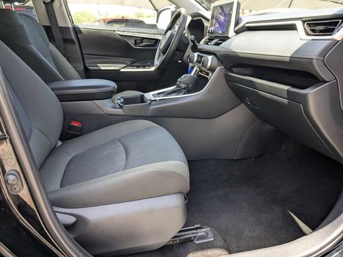 Used 2025 Toyota RAV4 LE AWD/4WD image 27