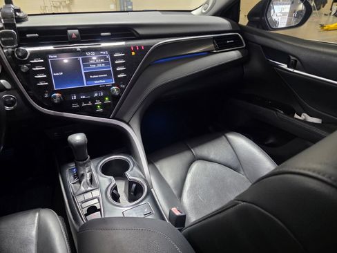 Used 2018 Toyota Camry XSE FWD image 13