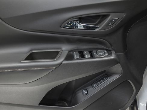 Used 2023 Chevrolet Equinox Premier FWD image 13