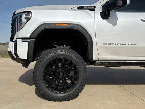 Used 2024 GMC Sierra 2500 Denali Ultimate AWD/4WD image 5