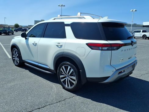Used 2022 Nissan Pathfinder Platinum w/ Cargo Package AWD/4WD image 6