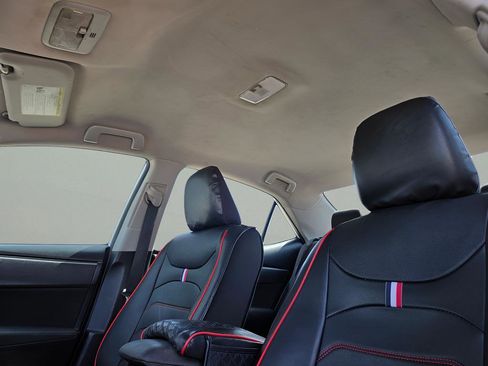 Used 2018 Toyota Corolla LE image 19