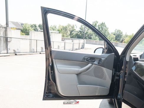 Used 2005 Ford Focus S FWD image 29