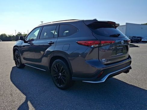 Used 2023 Toyota Highlander XSE AWD/4WD image 4