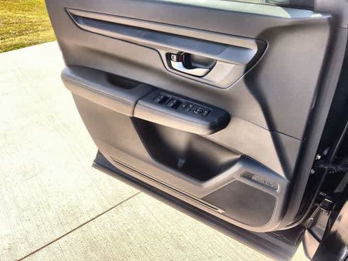 Used 2025 Honda CR-V EX image 30