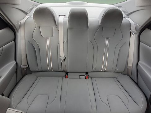 Used 2023 Hyundai Elantra SEL w/ Convenience Package FWD image 17