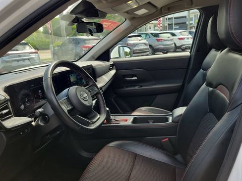 Used 2025 Nissan Kicks SR FWD image 14