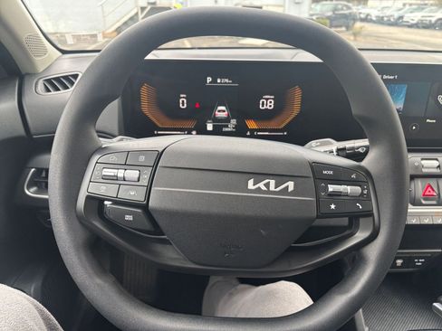 Used 2025 Kia K4 LXS image 33