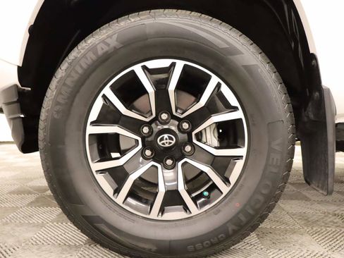 Used 2020 Toyota Tacoma TRD Sport w/ Technology Package AWD/4WD image 5