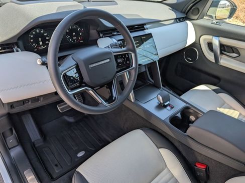 Used 2025 Land Rover Discovery Sport Dynamic SE image 4