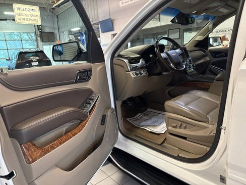 Used 2018 Chevrolet Suburban Premier AWD/4WD image 13