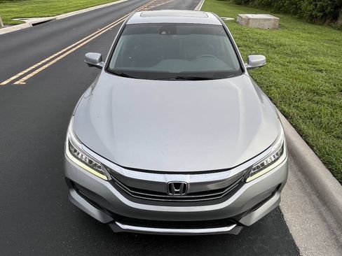 Used 2017 Honda Accord Touring image 17