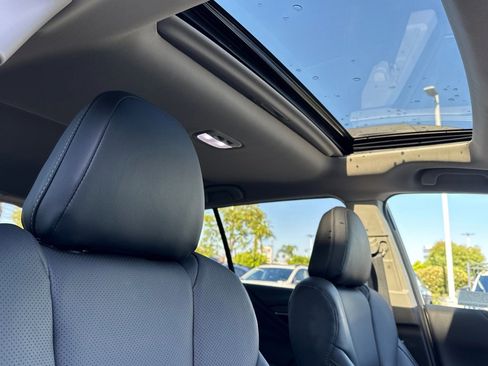 Certified 2025 Subaru Outback Limited AWD/4WD image 19